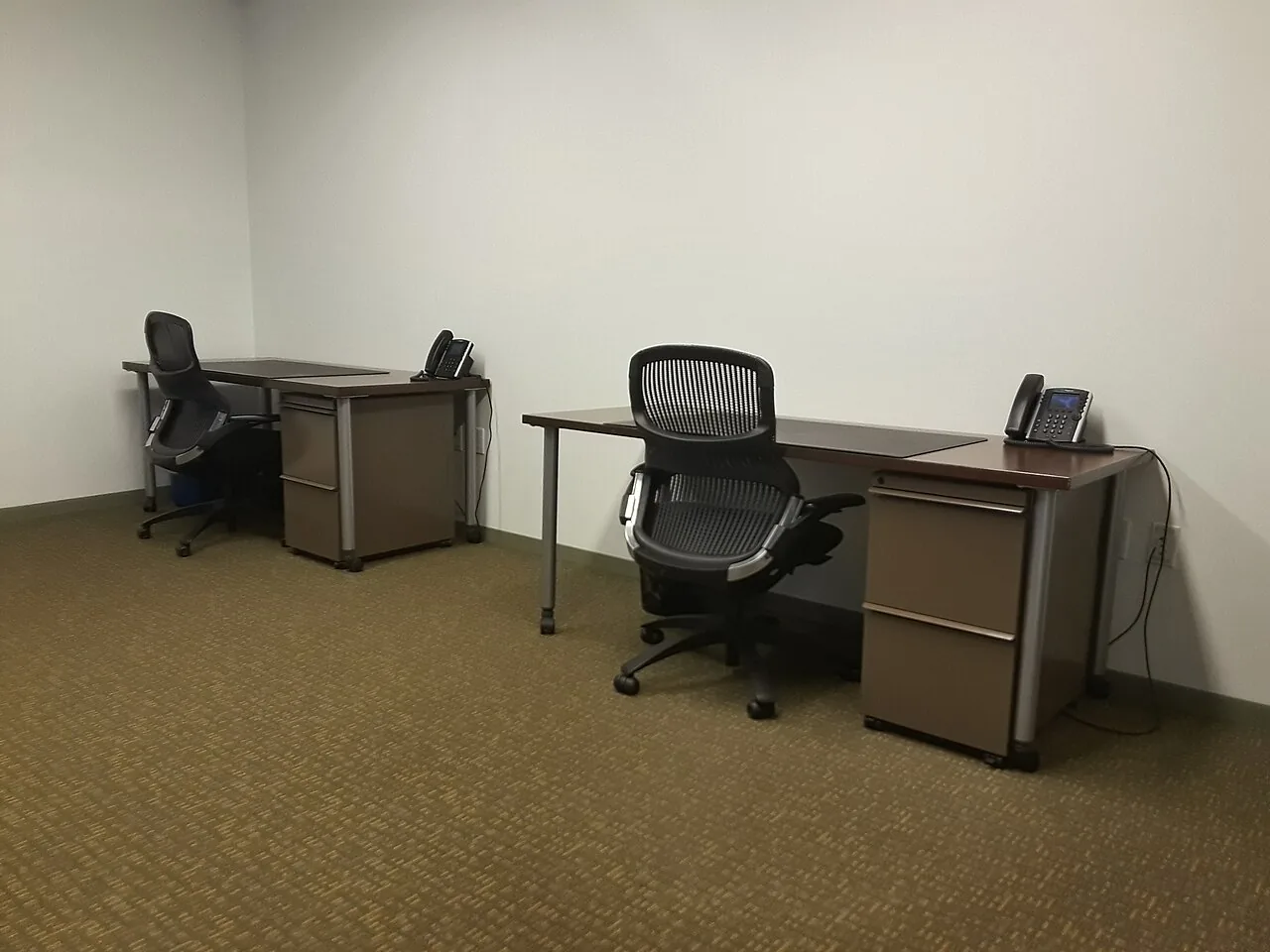 Symbolfoto: Empty office in a coworking building