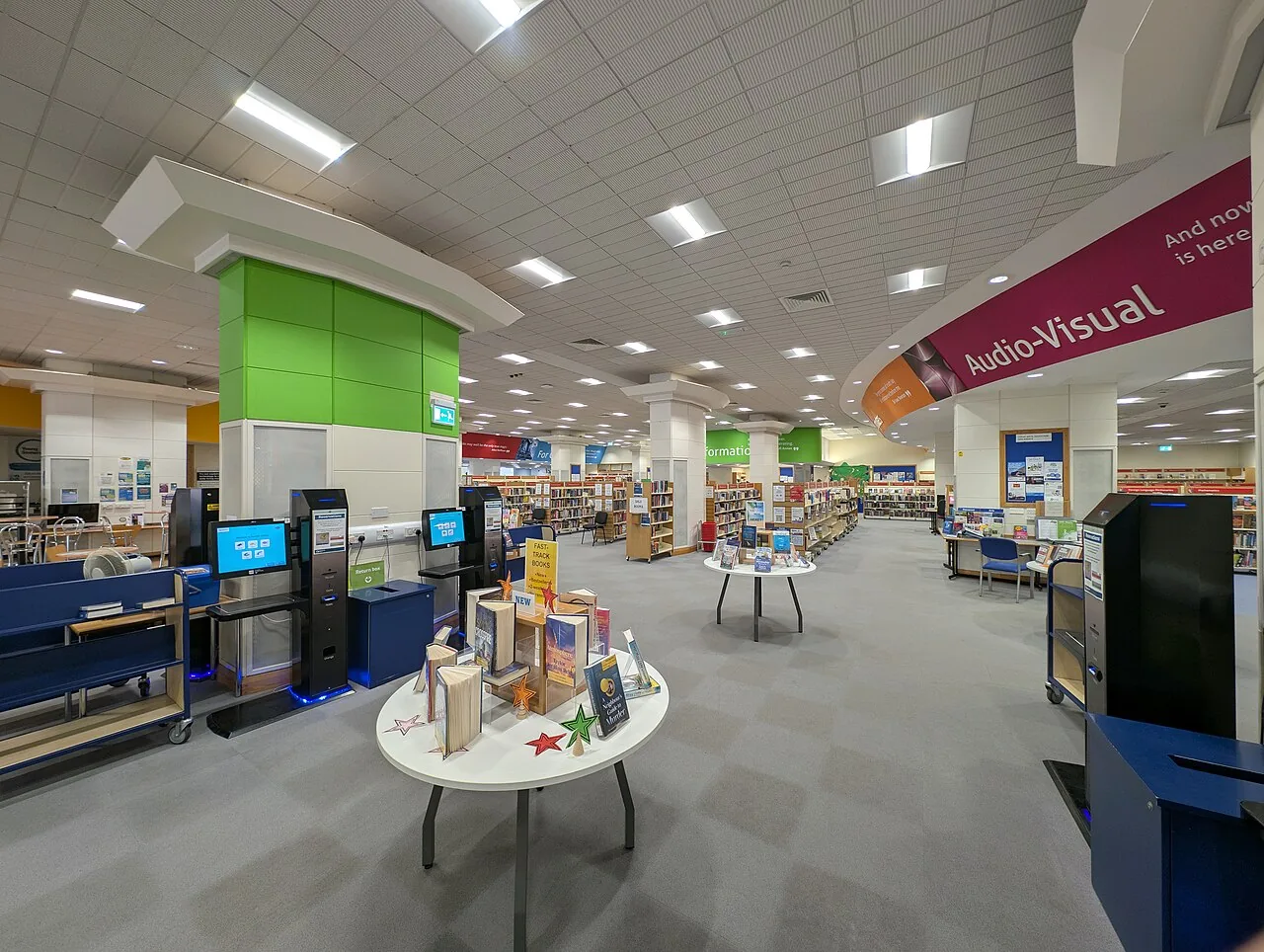 Innenraum der Taunton Library
