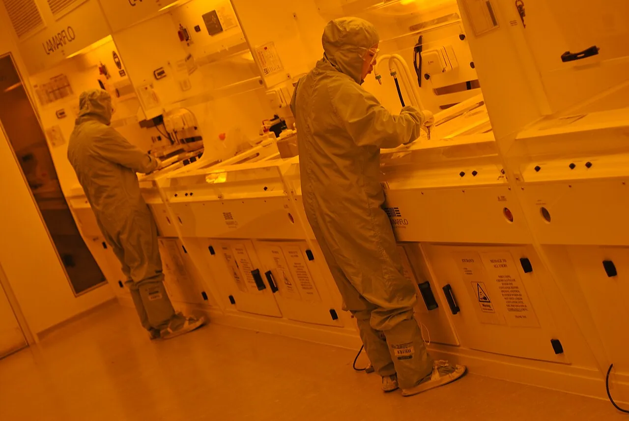Cleanroom - photolithography lab (9148355731)